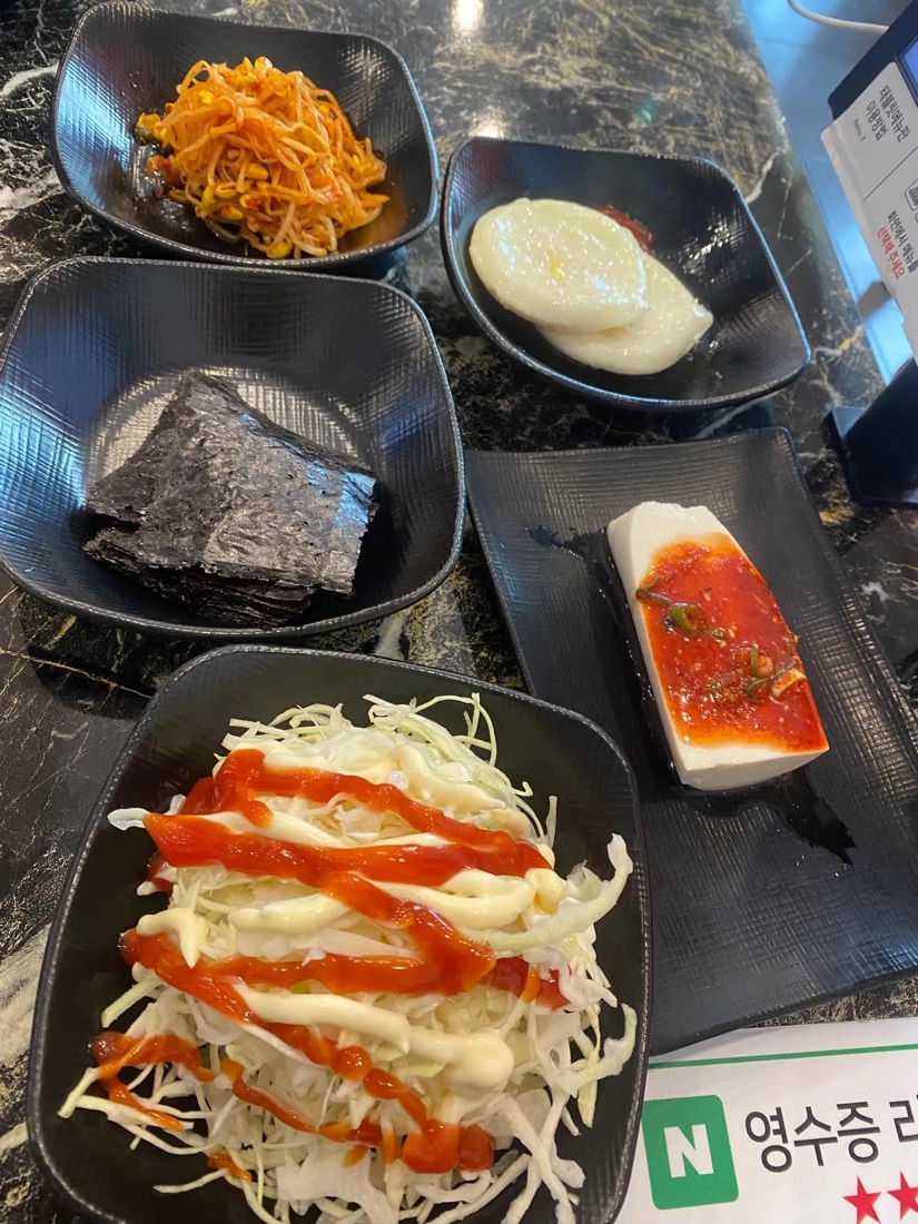 오산 엄마네 김치찜의 반찬 한 상