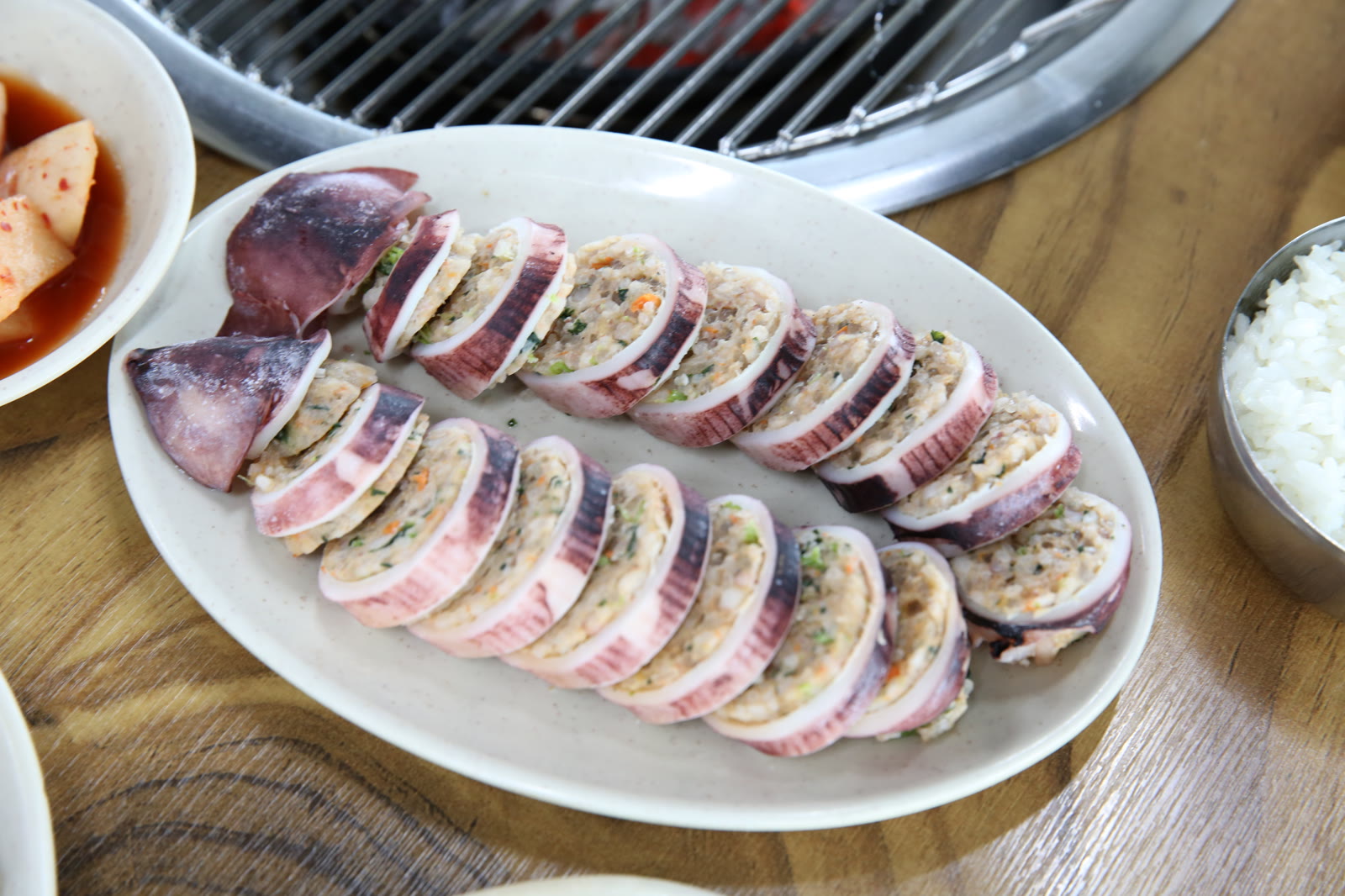 속초맛생대구탕 오징어순대 한 접시, 속이 꽉 찬 두툼한 단면