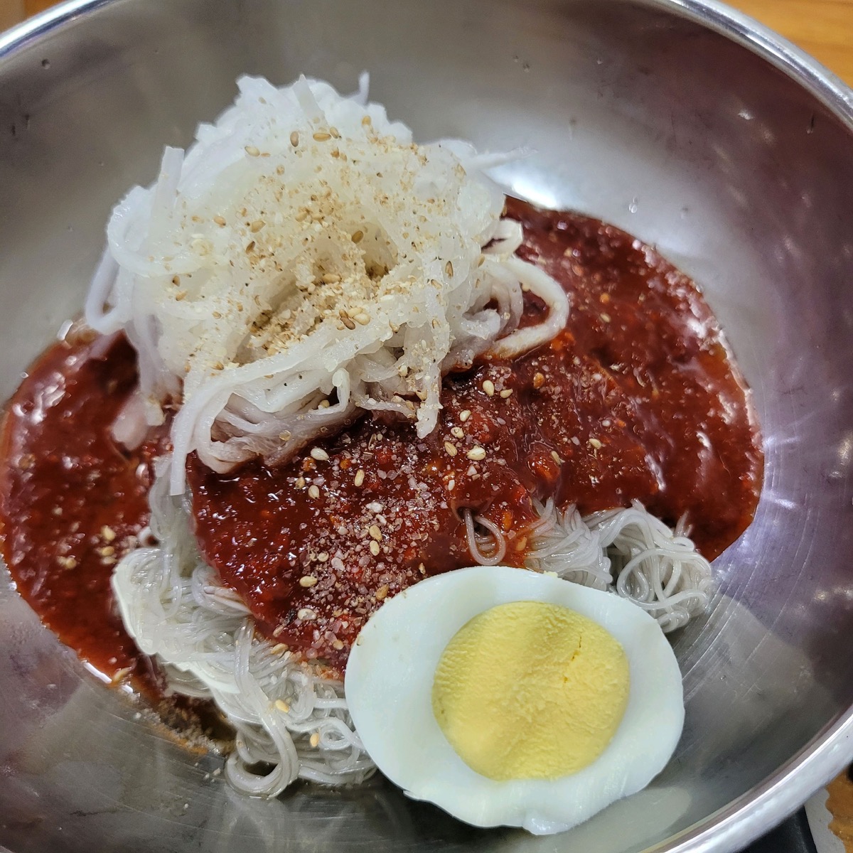 할매감자탕 비빔냉면 한 그릇