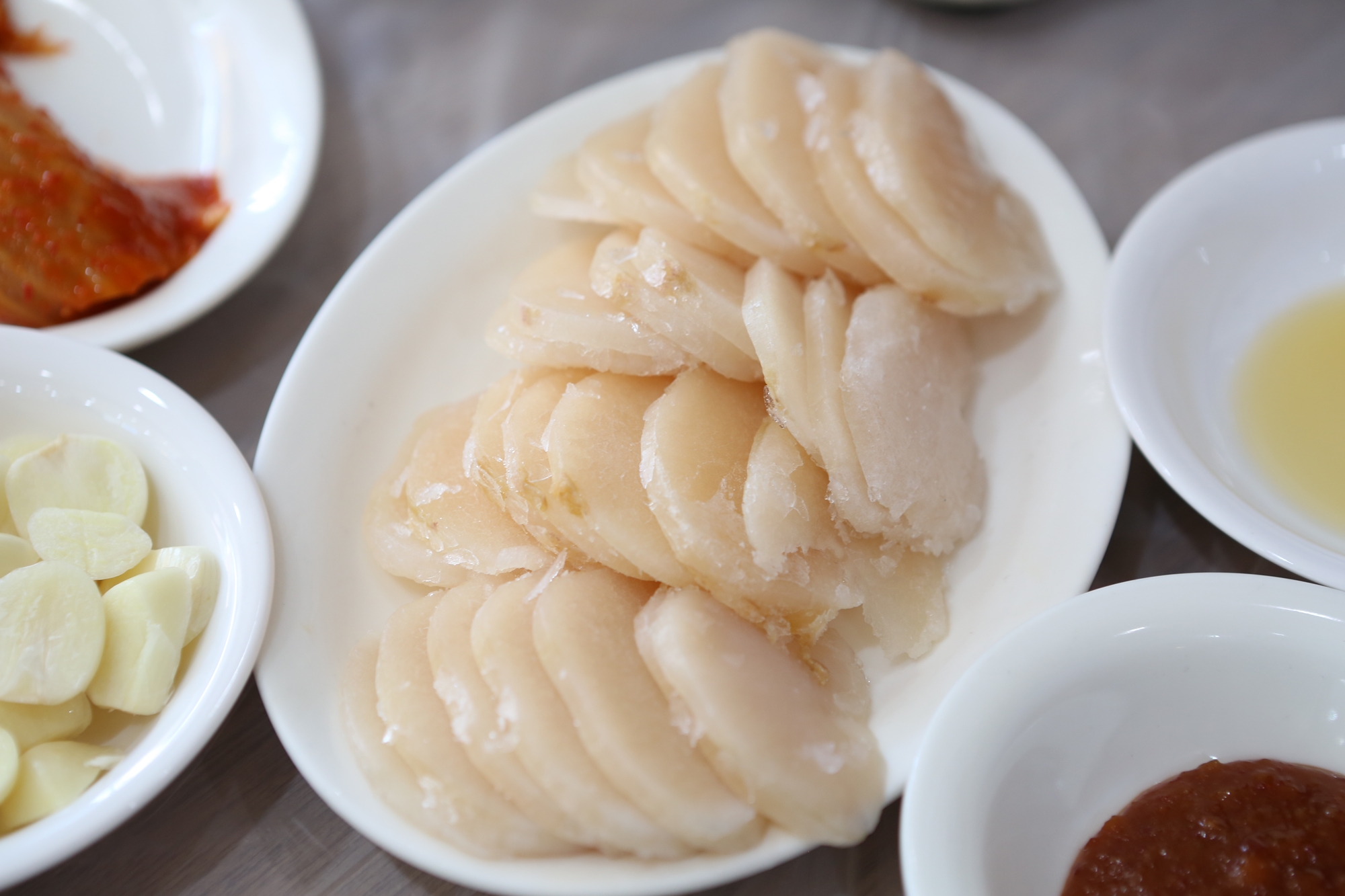 한려식당 관자 한 접시 클로즈업