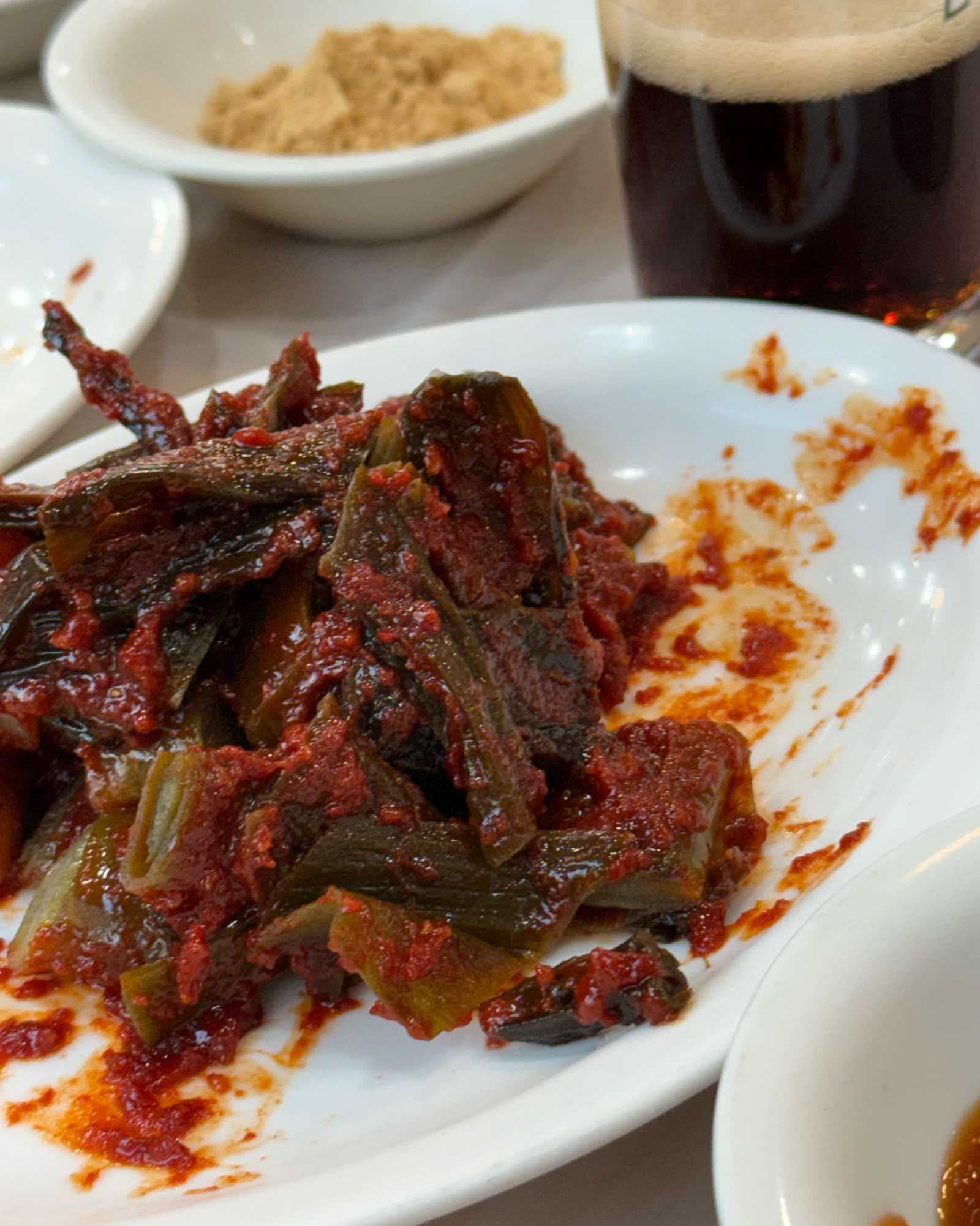 한려식당 시그니처 파김치 접시